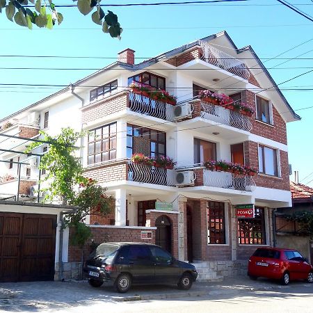 Family Hotel Rose Павел-Баня Экстерьер фото