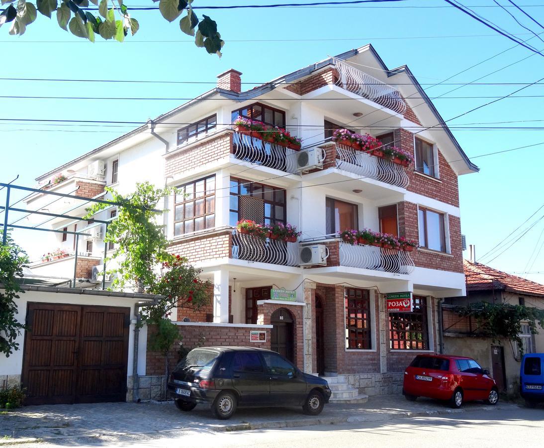 Family Hotel Rose Павел-Баня Экстерьер фото
